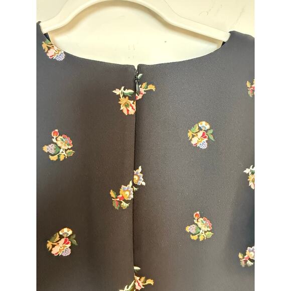 Ann Taylor black flowered A-line dress flutter sleeves zip back. - Picture 7 of 9